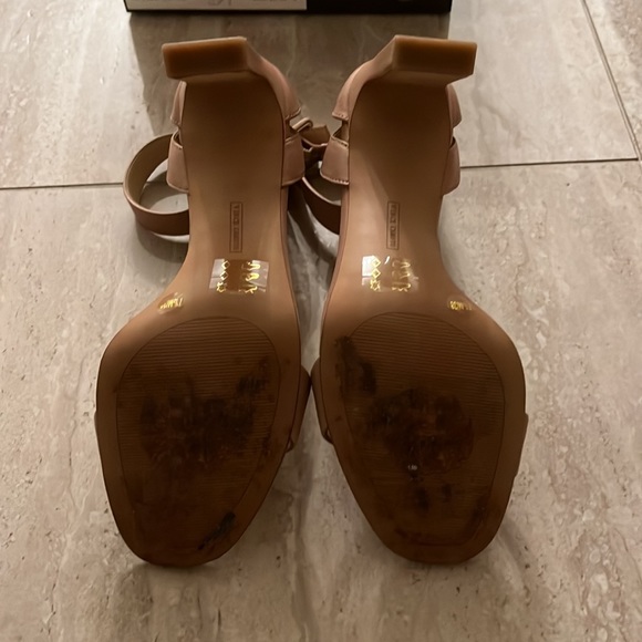 Vince Camuto Leather Heels in Light Latte, Size 7.5 M - Picture 5 of 6